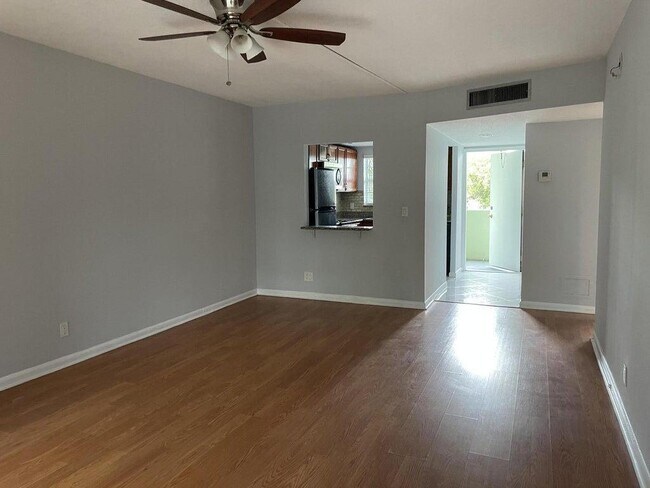 Building Photo - 1638 Embassy 305 Dr