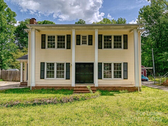 Building Photo - 2544 Cedarwild Rd