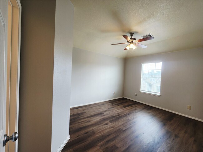 Building Photo - 4075 Mossy Spring Ln