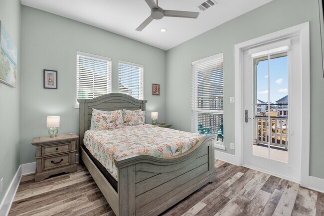 Building Photo - 3815 Seabreeze Ln