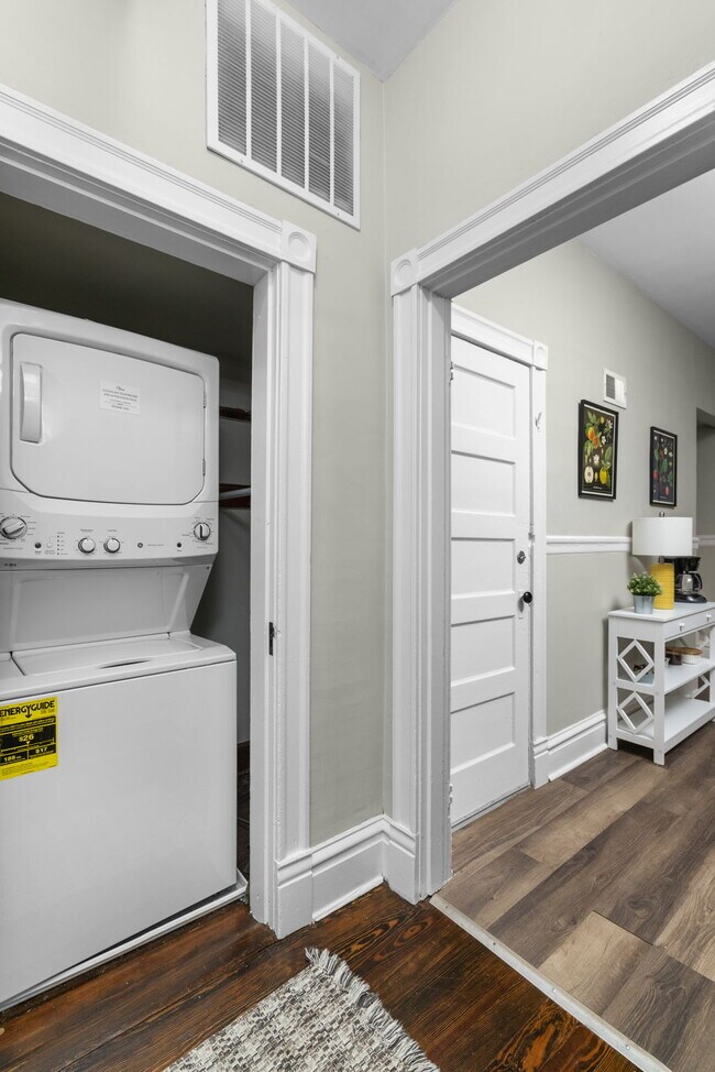 Building Photo - 2819 Shenandoah Ave