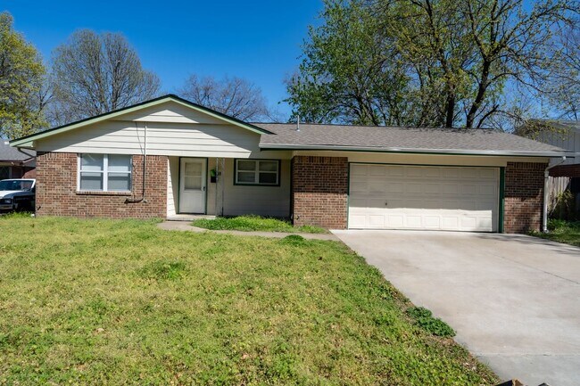 Building Photo - 3 Bed | 2 Bath in Central Tulsa!