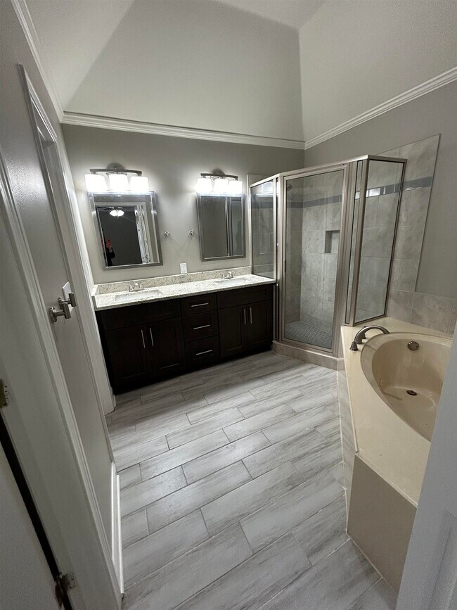 Building Photo - 4031 Sawgrass Dr