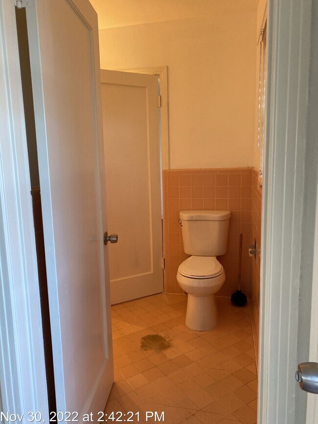 Building Photo - Country Property