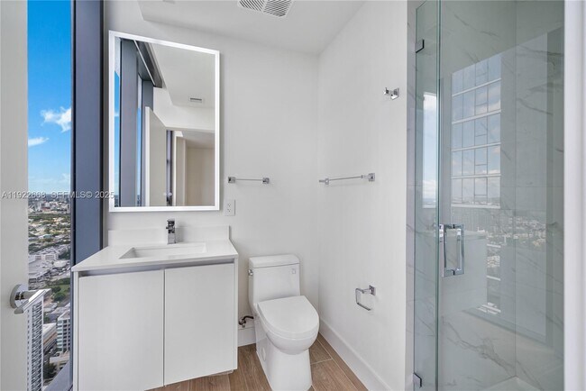 Building Photo - 700 NE 24th St