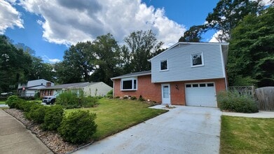 Building Photo - Wonderfully Updated Home On the Edge of Po...
