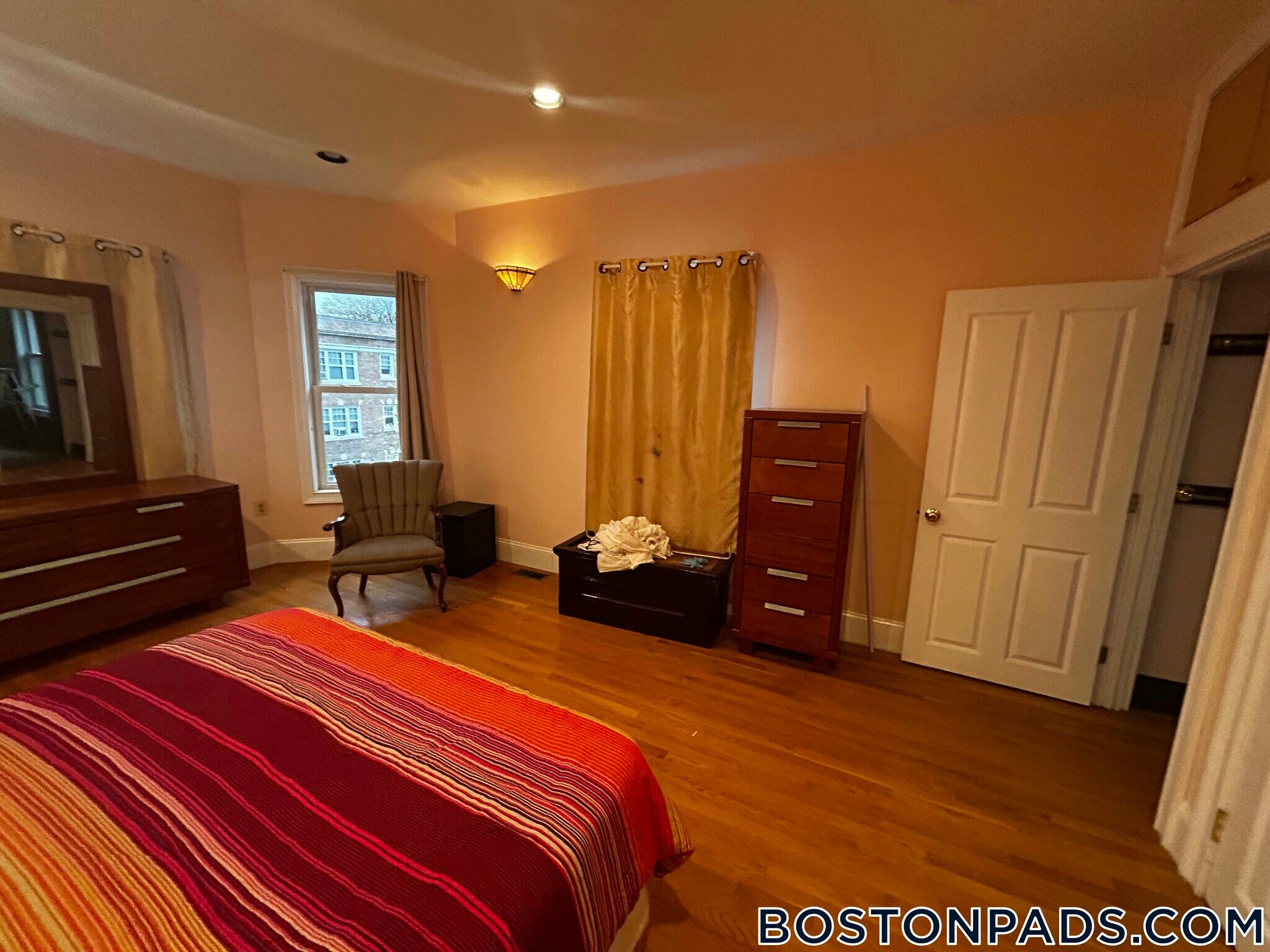 Building Photo - 74 Georgia St