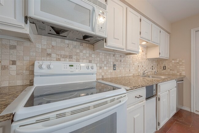 Building Photo - 10217 Longmont Dr