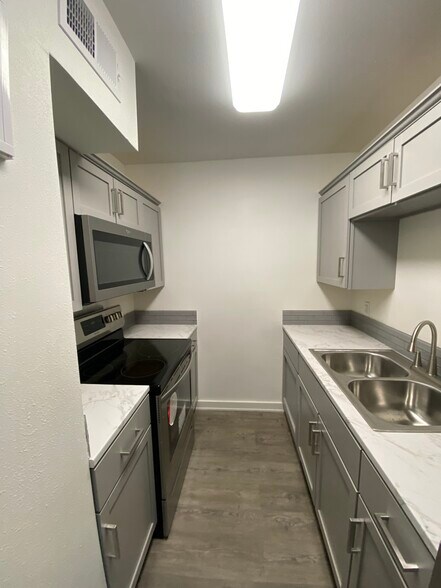 Building Photo - 1915 Metairie Ave