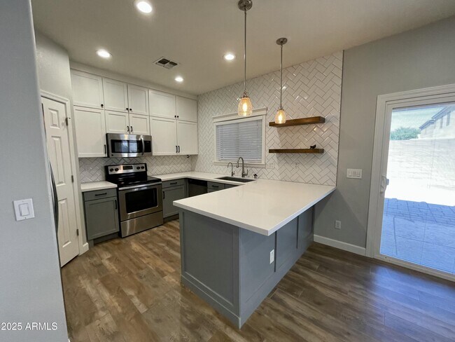 Building Photo - 2640 E Indian Wells Pl