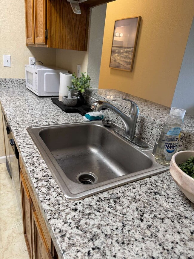 Building Photo - Top-Floor 1BR/1BA Condo in Newark's Murieta Community — $2,500/mo