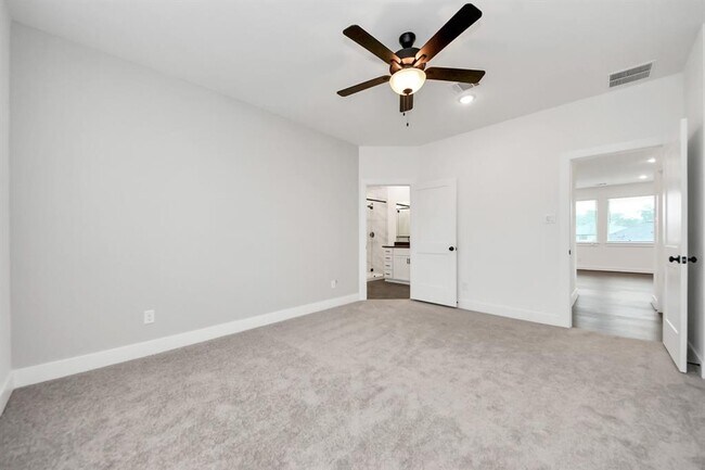 Building Photo - 1422 Shaded Rock Dr