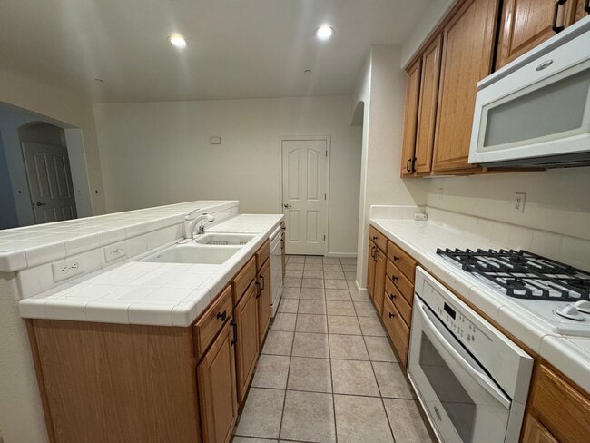 Building Photo - Stylish Single-Story 3 Bed 2 Bath Home For...