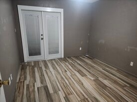 Building Photo - 2222 SW 70th Ter