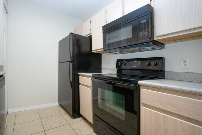 Building Photo - 2 Bedroom Condo W/ Garage in Lakewood Ranch