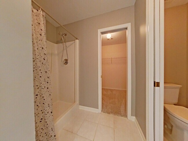 Building Photo - 304 Farmington Dr