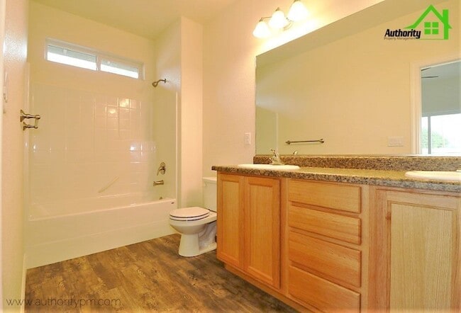 Building Photo - 2530 Rainbow Ln