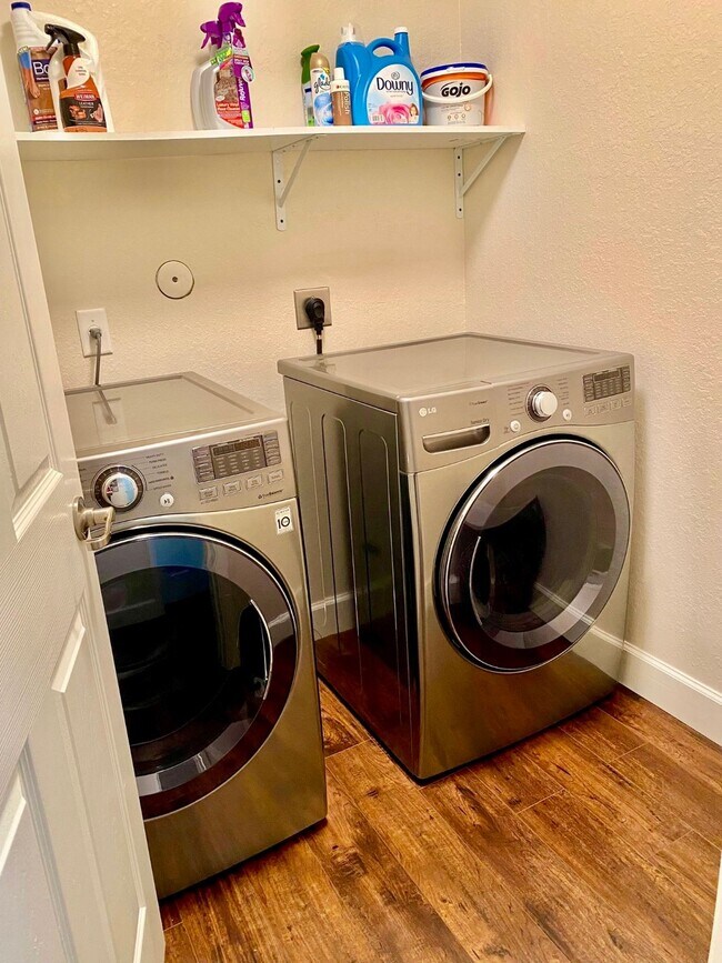 Building Photo - 25803 Orchard Knoll Ln