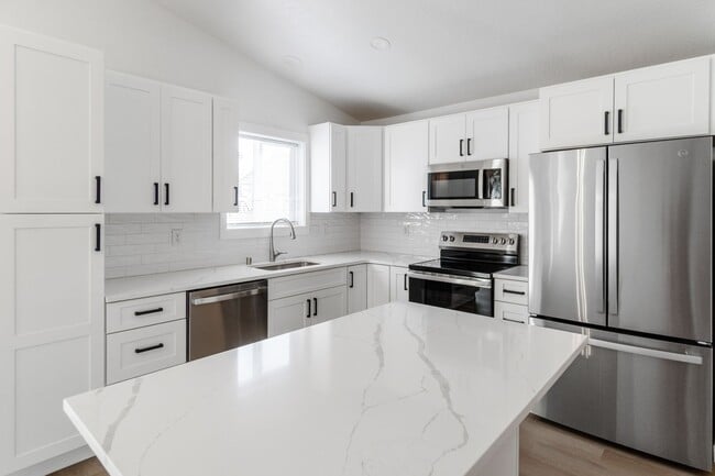 Building Photo - Newly Remodeled Single Family Home in Gate...