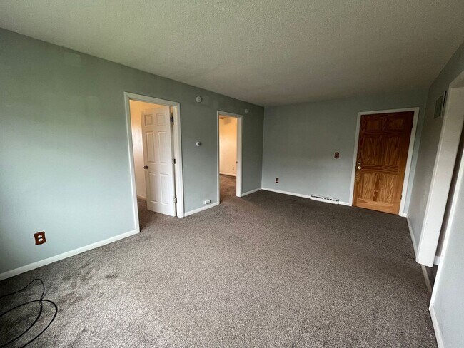 Building Photo - 17 N 62nd Ave W