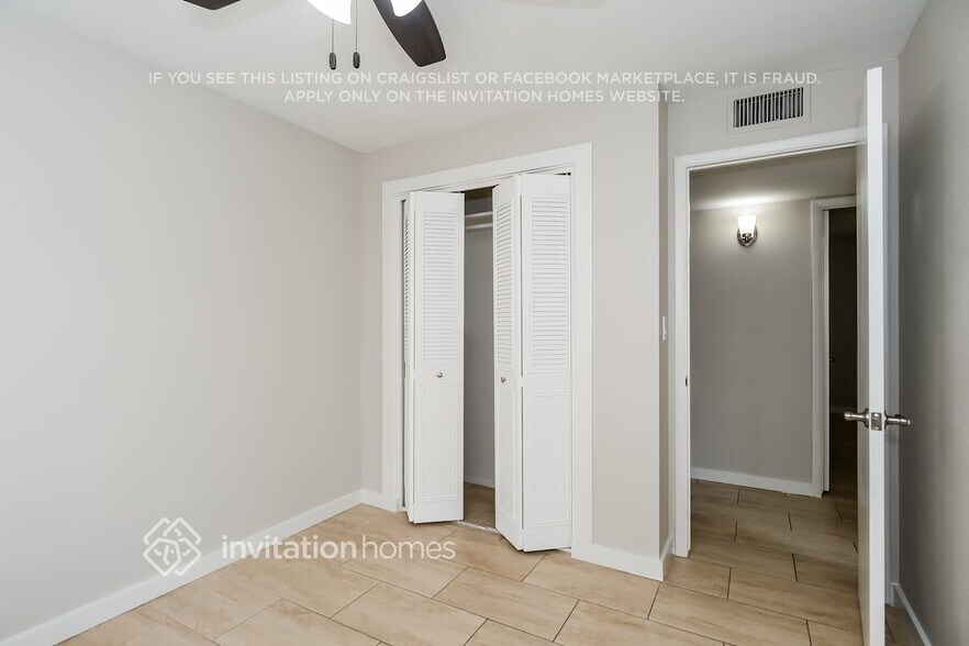 Building Photo - 2211 N 54th Ln