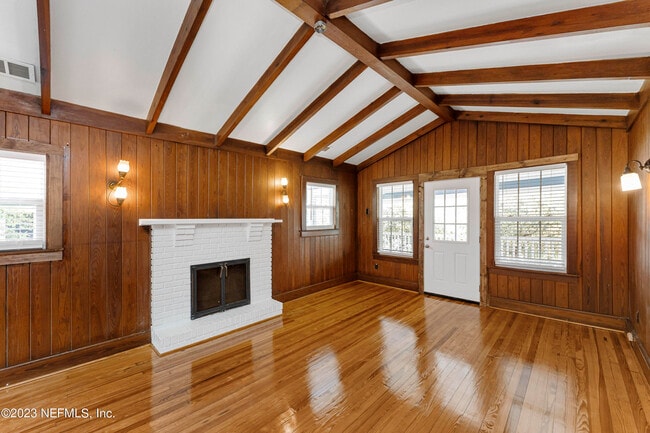 Building Photo - 1058 Beach Ave