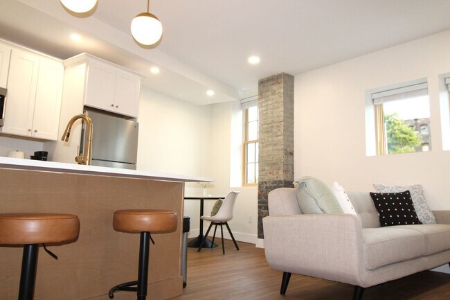 Building Photo - 110 Hotel St