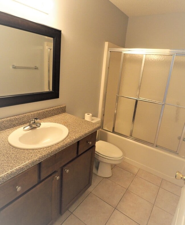 Building Photo - Home in Glenlakes Subdivision!