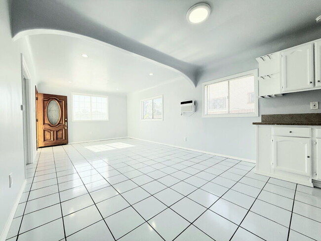 Building Photo - 2515 Illinois Ave