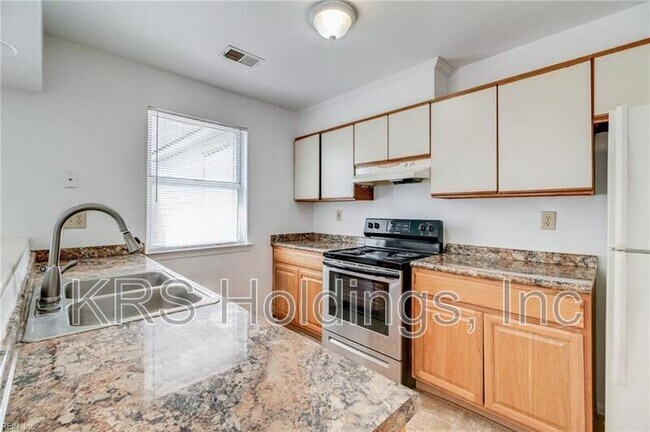 Building Photo - 819 Zircon Ct