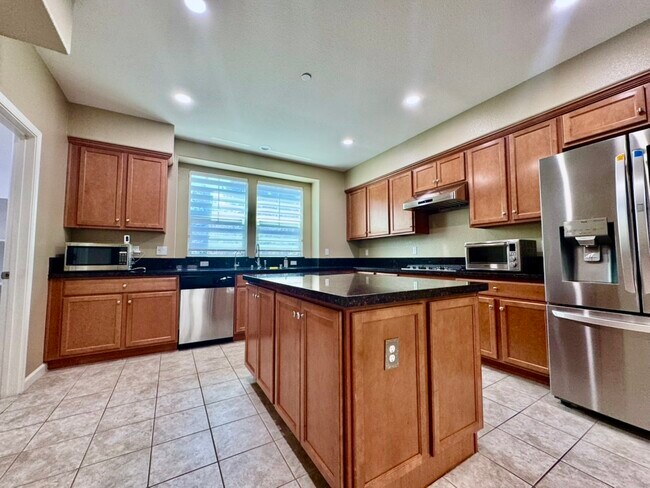 Building Photo - 6576 S Mariposa Ct