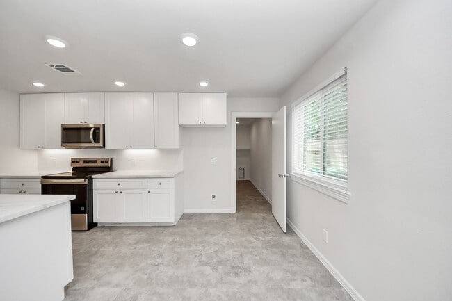 Building Photo - 6034 John Dreaper Dr