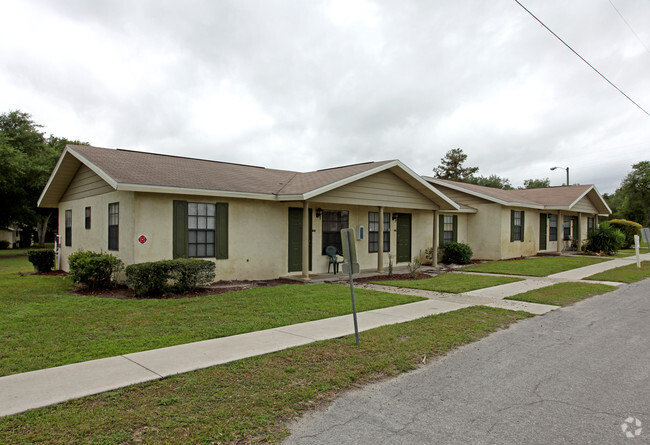 Building Photo - Colonial Pines Apartments