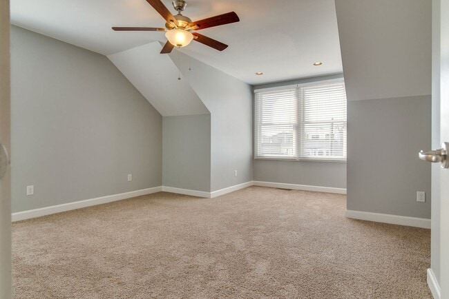 Building Photo - 3 bed 2.5 bath in Germantown, 1 Car Garage, Fenced Yard