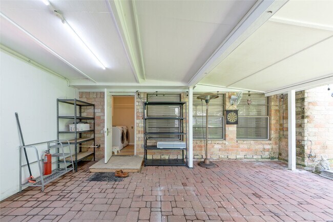 Building Photo - 2902 Field Line Dr