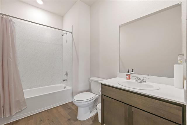 Building Photo - 3329 Watterson Wy