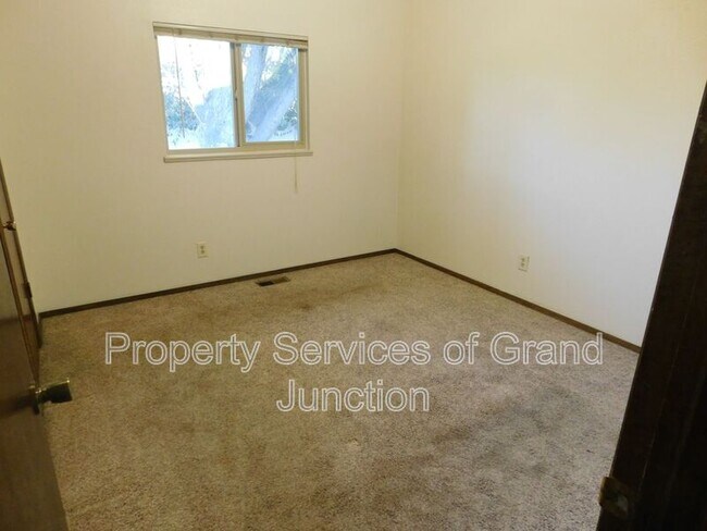 Building Photo - 3252 Villasur Dr