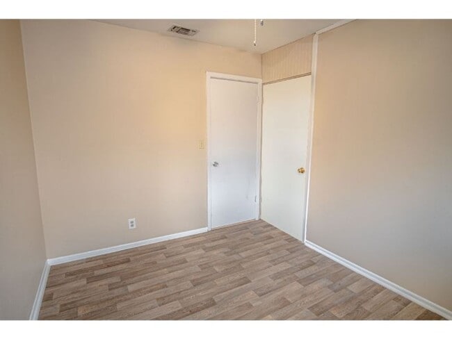 Building Photo - Convenient 4-Bedroom Stay Near Downtown & Attractions!