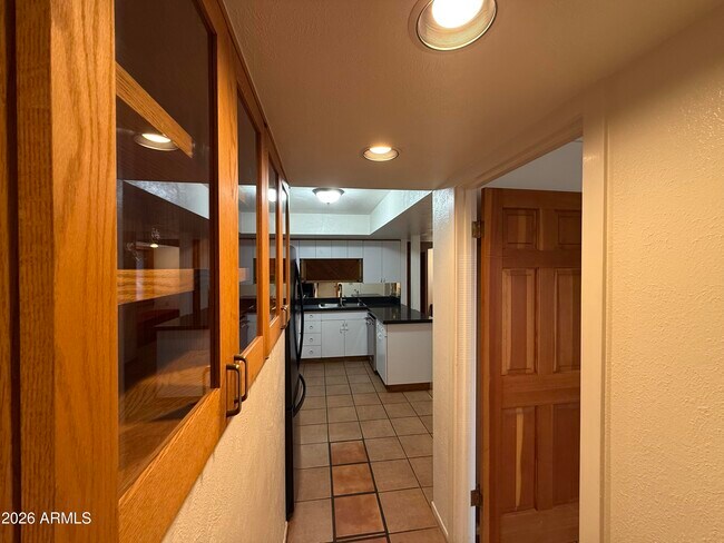 Building Photo - 2114 S La Rosa Dr