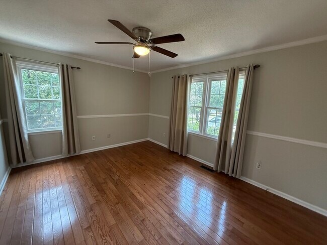 Building Photo - 5556 Hunters Hill Rd