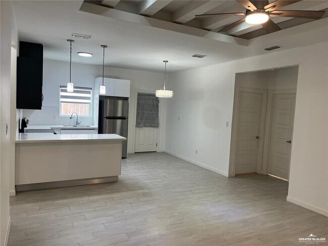 Building Photo - 12 West Dr