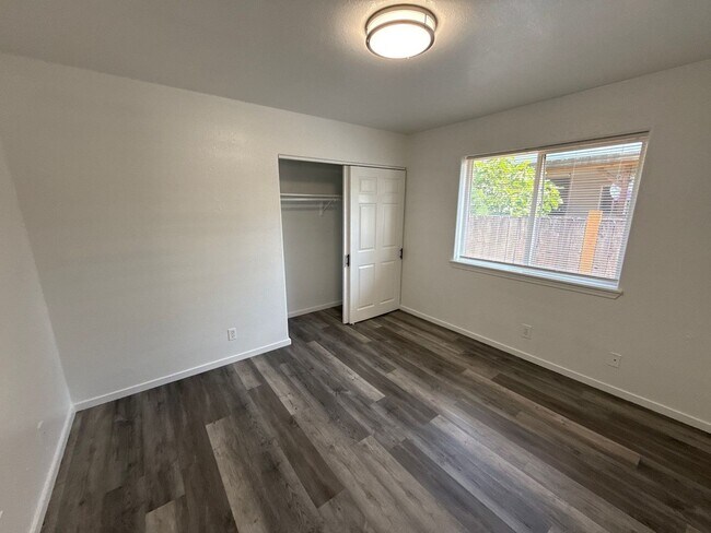 Building Photo - 1265 Poplar St
