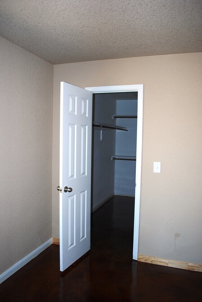 Building Photo - 1421Hopi