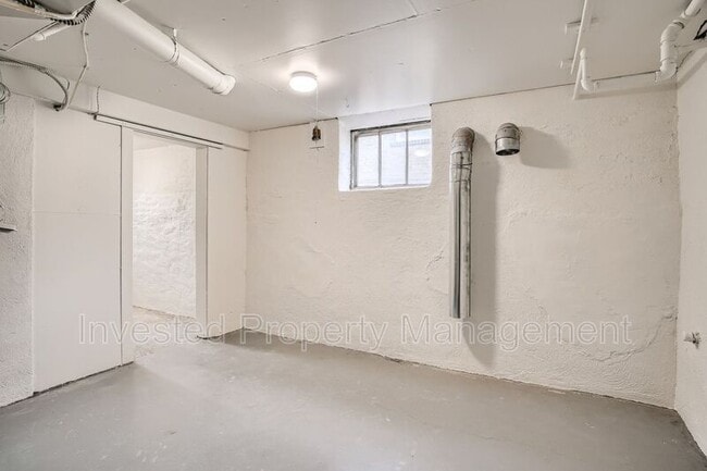 Building Photo - 384 N Ogden St