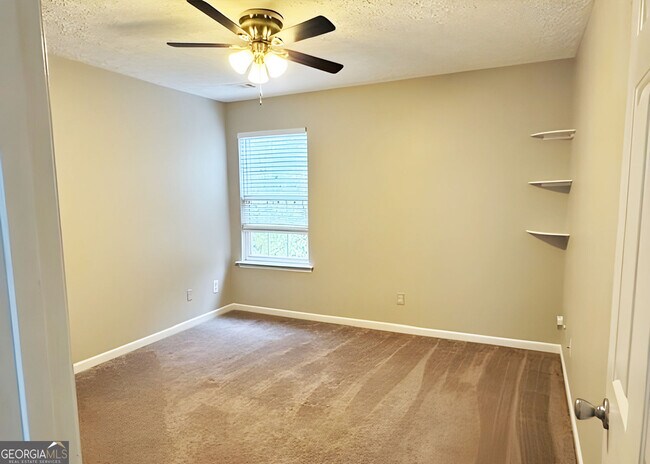 Building Photo - 220 Wild Flower Ln