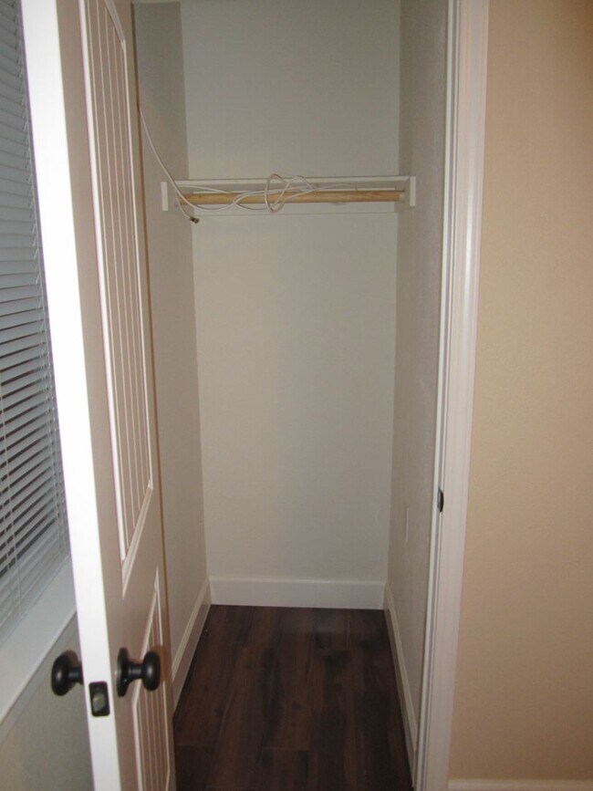 Building Photo - 2 Bedroom / 1 Bathroom Townhome in Bay Point