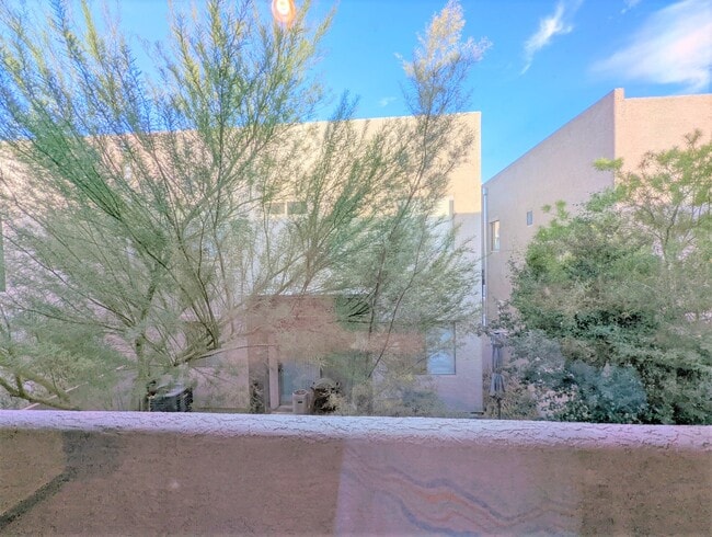 Building Photo - 2241 E Pinchot Ave