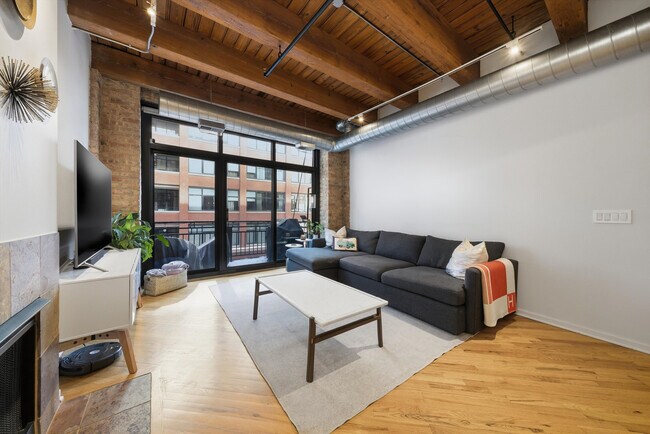 Building Photo - 520 W Huron St