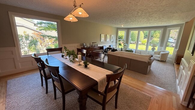 Building Photo - Pristine Single-Family Home in the Heart o...