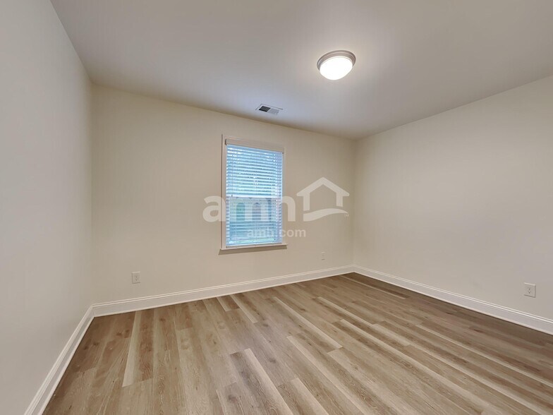 Building Photo - 317 Golf Rd